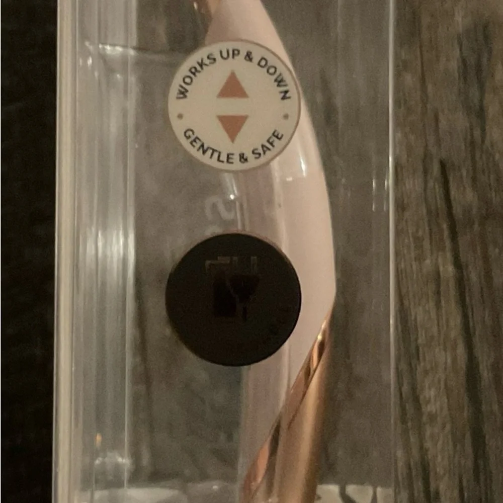 Flawless Hair Remover in White and Gold. Smooth Bump Free Shave. Cordless